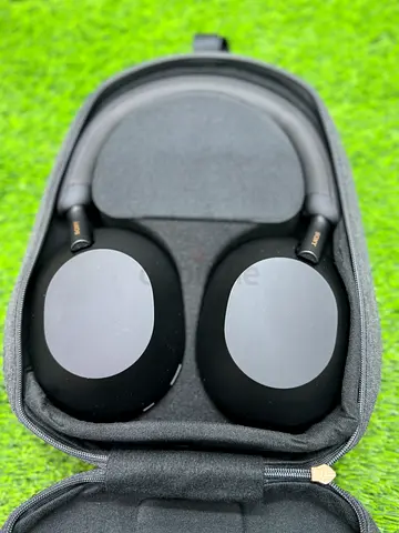 Sony WH-1000XM5 Noise Cancelling Wireless Headphones, Hi-Res Audio, Best Phone Call Quality, 30 Hour