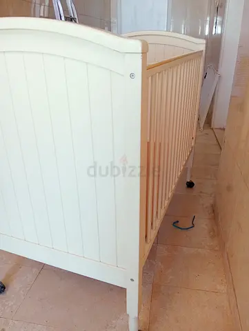 Stylish White Baby Crib,,, no mattress