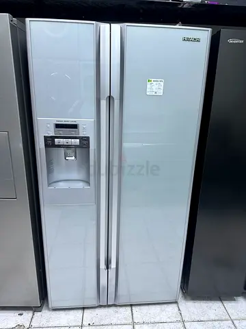 Hitachi side by side refrigerator water dispancer same like a new condition