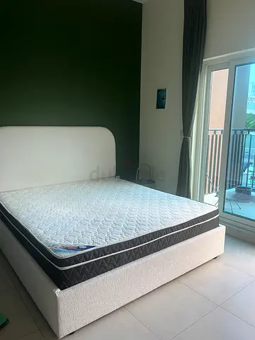 Comfortable Queen Size Bed with Mattress