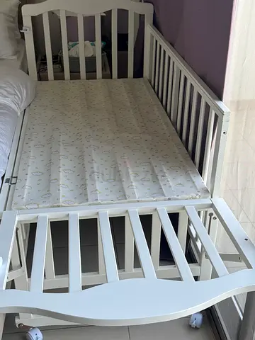 Home center White Baby Crib