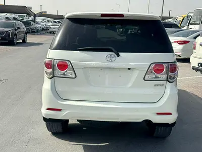 2015 Toyota FORTUNER 缩略图 3