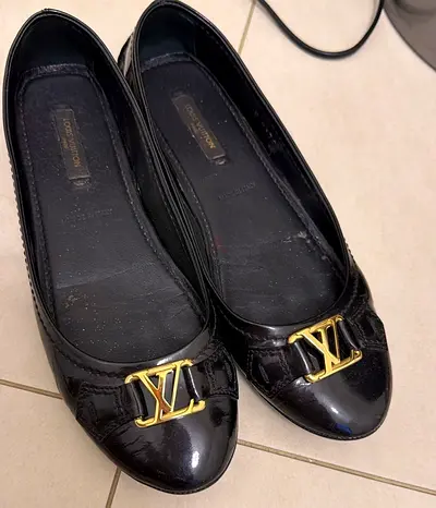 Louis Vuitton Black Flats