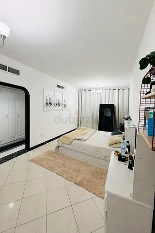 Spacious master bedroom for rent Al Barsha