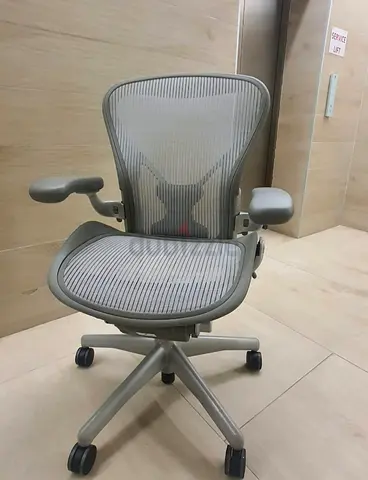 Office Herman Miller Aeron Classic Chair Gray Color Size B