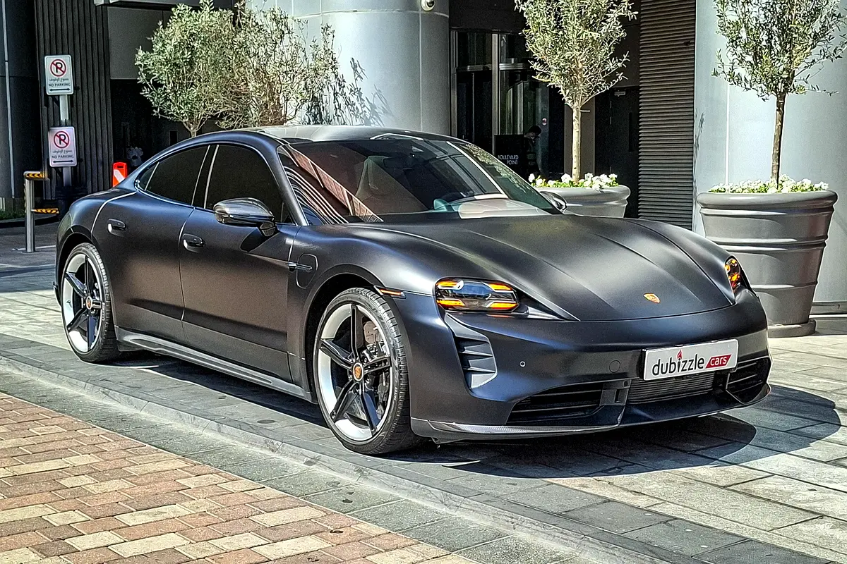 Porsche Taycan 2021 — photo 1 of 16