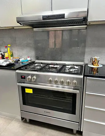 Bosch 8 series top gas with electric ovens