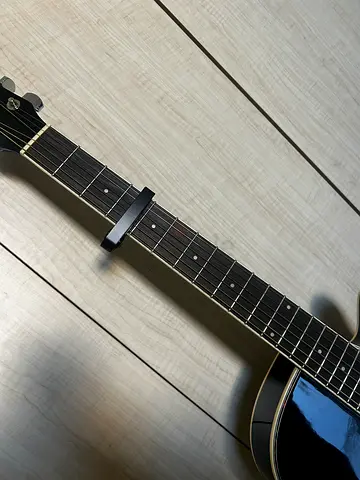 Black Acoustic Guitar with free Capo (mikemusuc)
