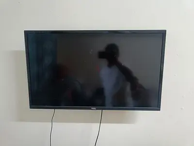 TCL LED 32 inches not Smart