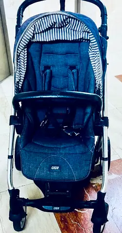 Mama and papa stroller with maxi cosi car seat