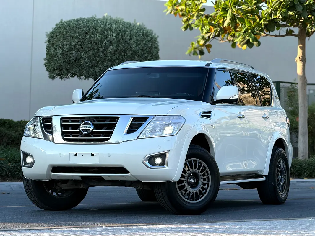 Nissan Patrol 2016 — photo 1 of 19