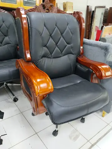 Elegant Executive Leather Chair with Wooden Arms