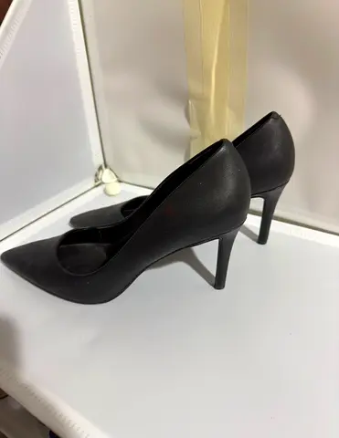 Urgent - Charles  Keith Black Pumps