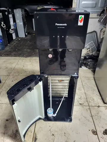 Bottom load water dispenser