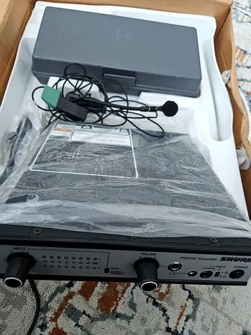 Sure PSM 700 transmitter and wireless microphone