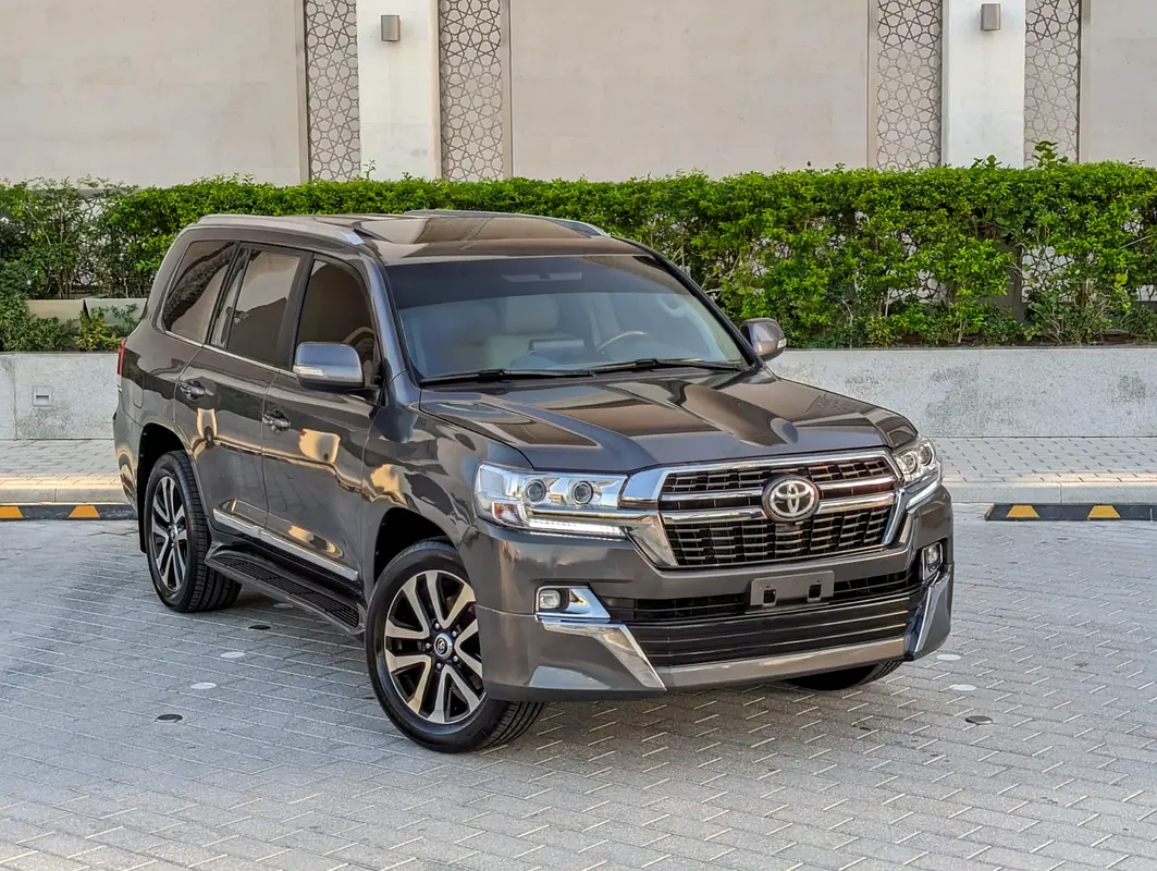 Toyota Land Cruiser 2018 — photo 1 of 19
