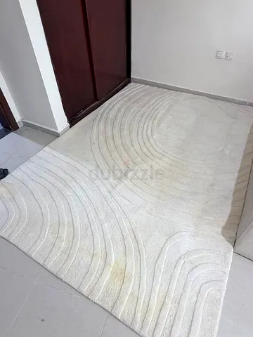 Cream rug / carpet