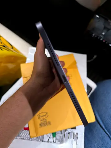 Apple iPad - Excellent Condition