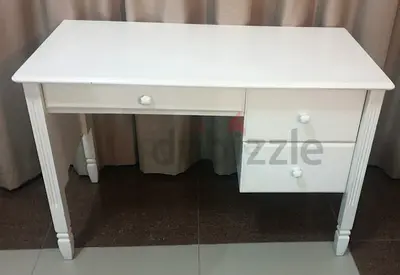 Elegant White Vanity Table
