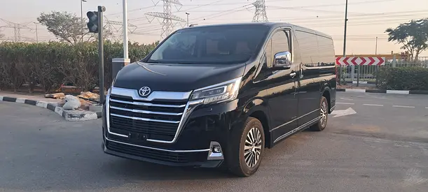 TOYOTA GRANVIA 2023 PREMIUM BLACK WOODEN INTERIOR + FULL OPTION GCC WARRANTY FUTTAIM -ORGINAL PAINT