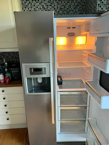 Bosch Modern Side-by-Side Refrigerator with Water Dispenser