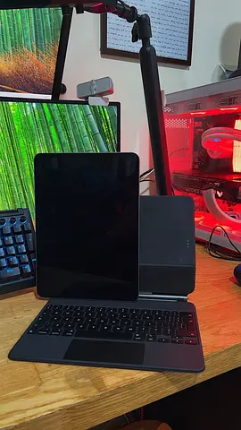 Apple iPad pro with magic Keyboard brand new one month old