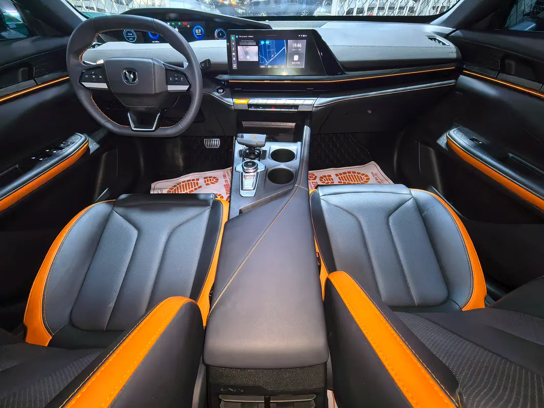 Changan Uni-V 2025 — photo 1 of 20