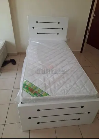 Modern White Single Bed with Mattress 90x190 cm