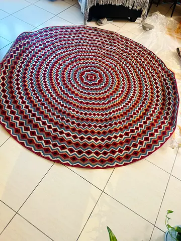 Beautiful Circular Geometric  Rug brand new never used