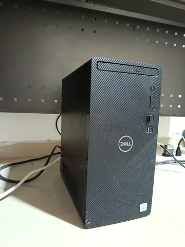 Games and home Computer with a table and a chair كمبيوتر منزلي و ألعاب مع طاولة و كرسي