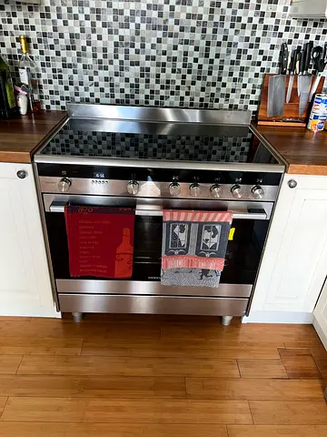 Siemens IQ700 Latest Model Stain less Steel Electric Ceramic Range with Oven