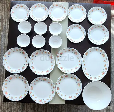 Elegant Floral Dinnerware Set. 21 pieces