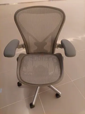 Selling Herman Miller Aeron Classic Chair Gray Size B