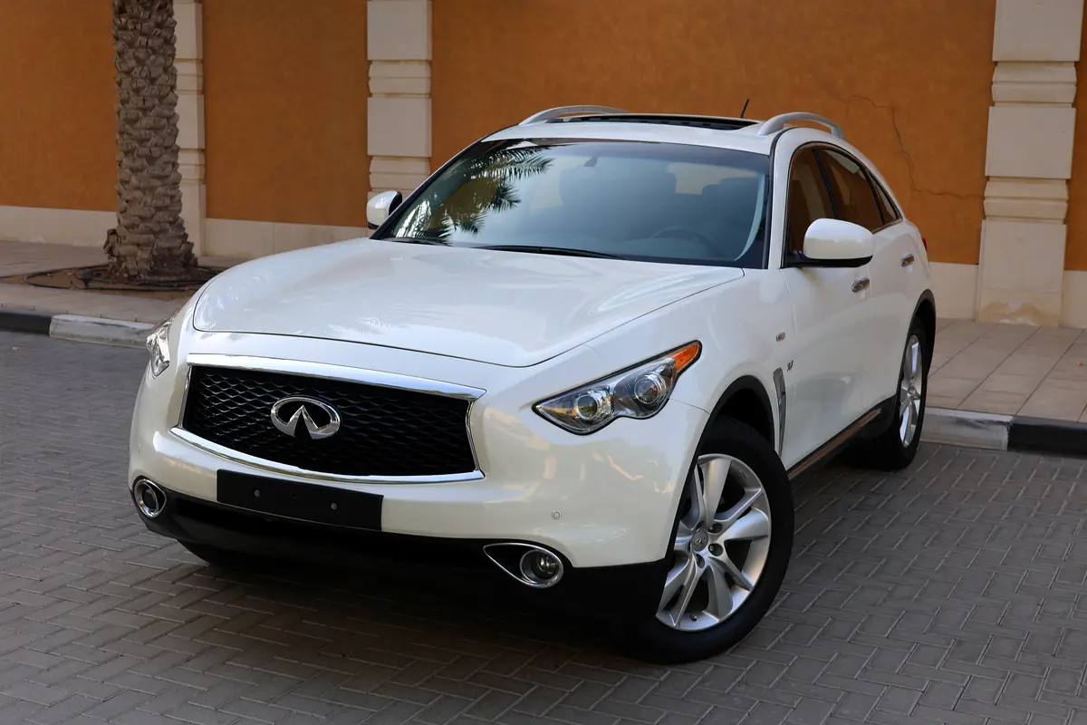 Infiniti QX70 2018 — photo 1 of 20