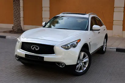INFINITI QX70 LUXURY 3.7L V6 - GCC SPECS - ORIGINAL PAINT - UNDER WARRANTY - ACCIDENT FREE -