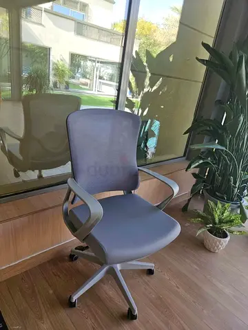 Stylish modern design office chairs available