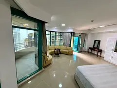 Large Furnished Master Bed room in La reviera in a 3 bed flat