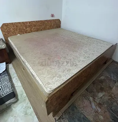 Bed +mattress+side tables