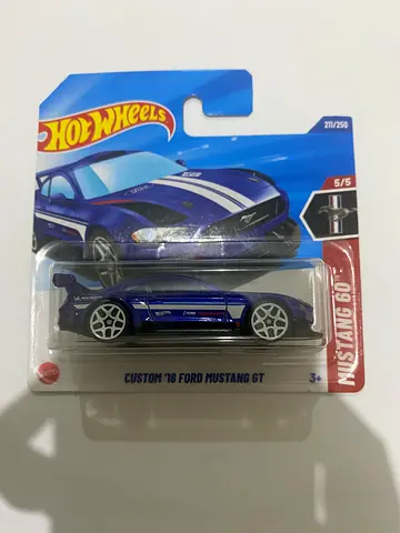 Hot Wheels Custom 16 Ford Mustang GT