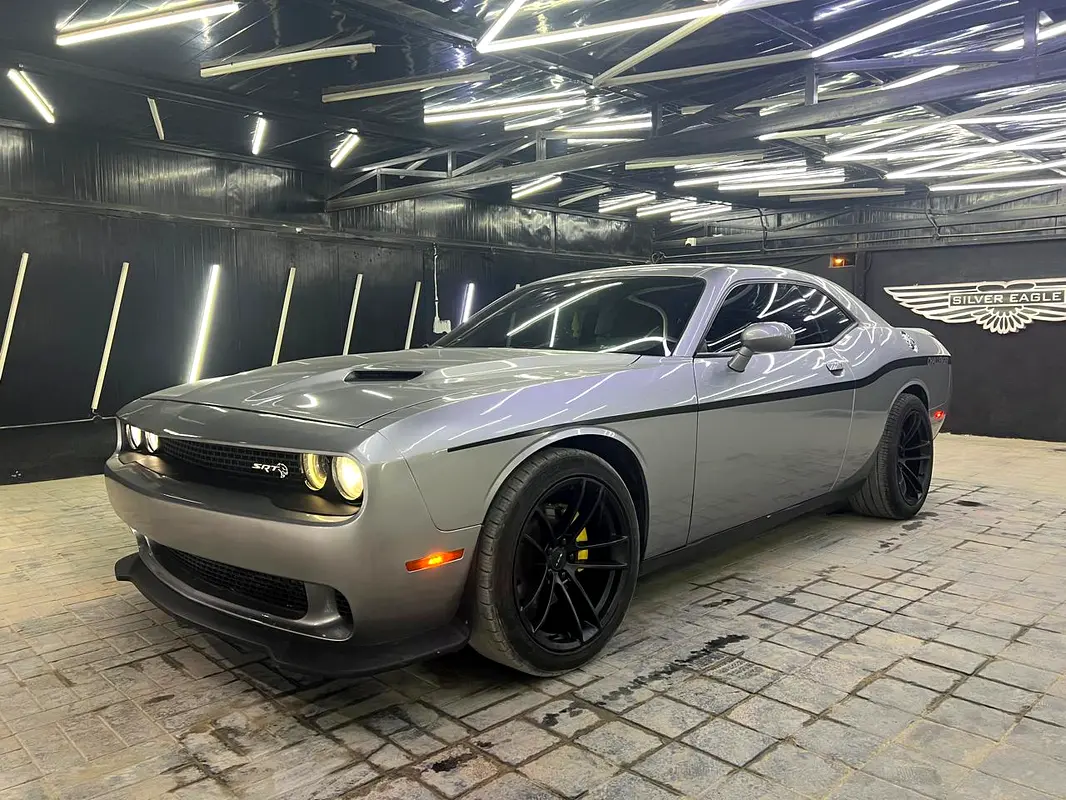 Dodge Challenger 2018 — photo 1 of 6
