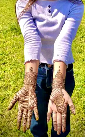 Mehendi artist