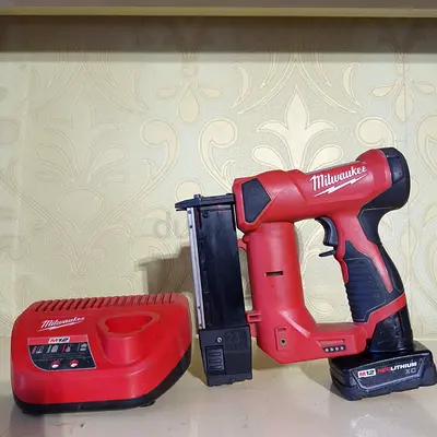 Milwaukee 2540‑20 M12, 23 Gauge Cordless Pin Nailer