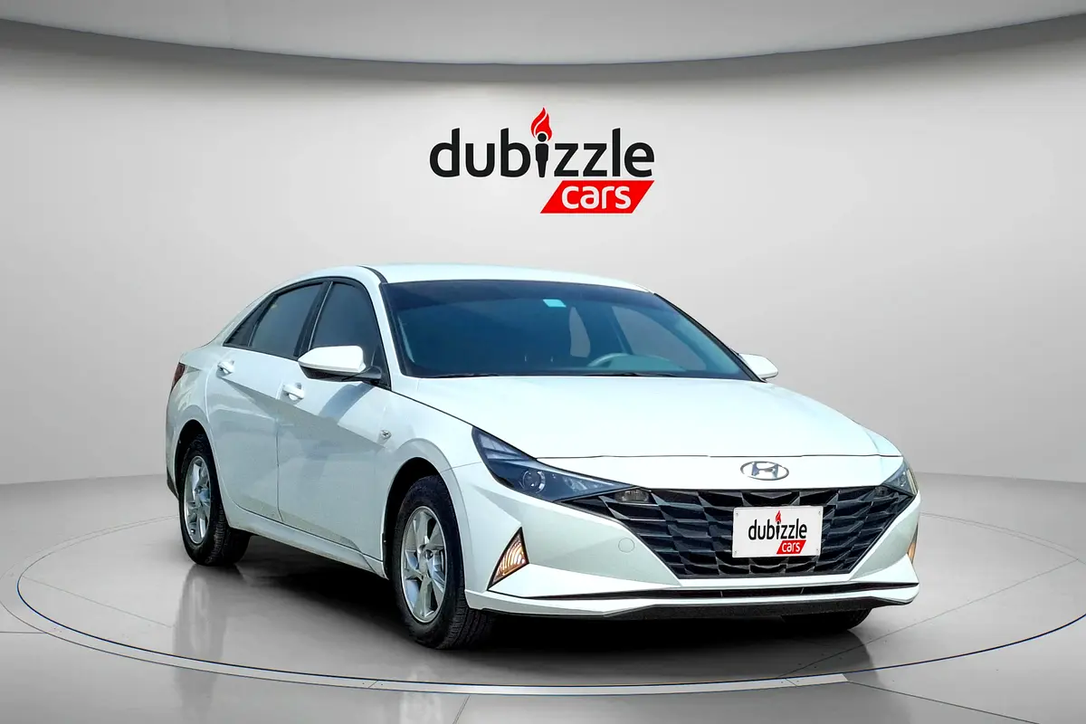 Hyundai Elantra 2023 — photo 1 of 13