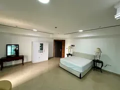 Large Furnished Master Bed room in La reviera in a 3 bed flat