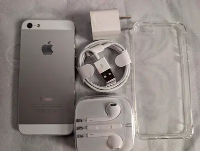 Apple iPhone 5 with Accessories