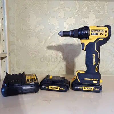 DEWALT DCF403  Cordless Rivet Tool