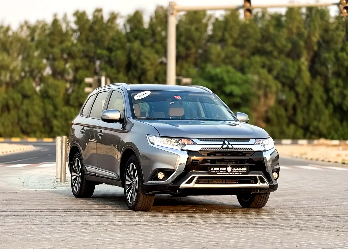 Mitsubishi Outlander 2022 — photo 1 of 20