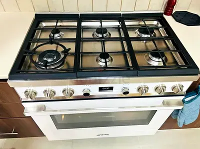 Smeg white top gas 6burner/oven electric 90x60cm