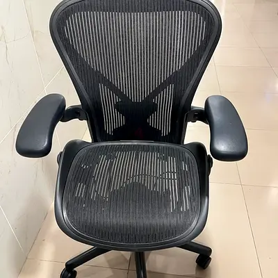 Herman miller Aeron size B fully loaded