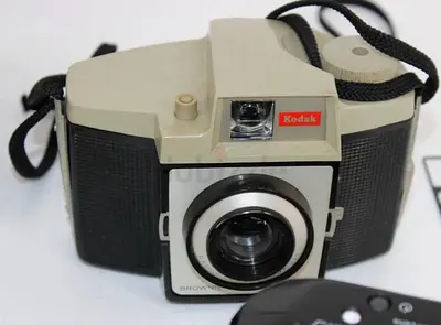 Vintage Brownie Film Camera Cresta 3 Film Size 120 F/11 Fixed Focus With Closeup